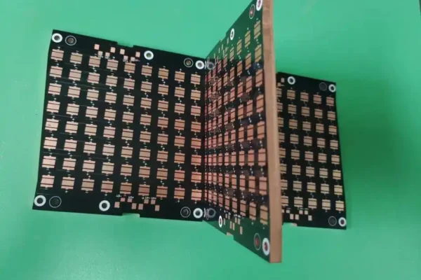 There are traditional metal substrates (single - layer/double - layer, with an insulated layer covered by copper, suitable for LED lighting), metal - core PCBs (where the metal core is embedded inside multi - layer boards, used in power modules of new - energy vehicles), and IMS (Insulated Metal Substrates) (thin dielectric layer + thick copper, for high - frequency scenarios like 5G base - station power amplifiers).